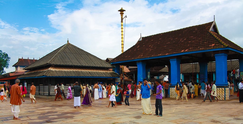 http://images.mapsofworld.com/allwonders/2015/04/Chottanikkara-Temple.jpg