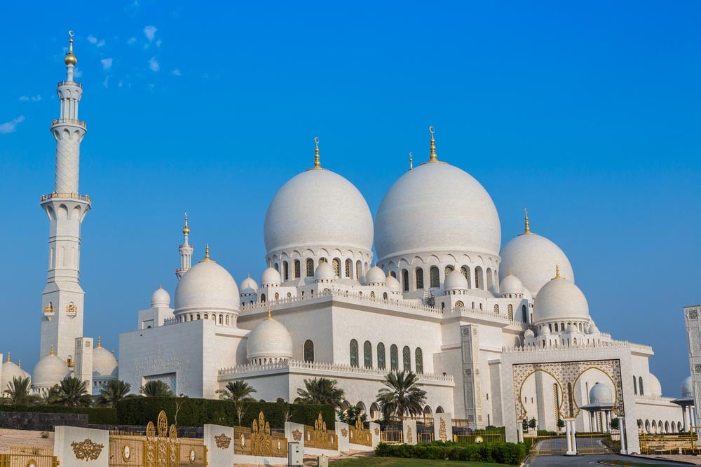Image of the Sheikh Zayed Grand Mosque in Dubai. 