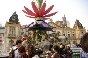 South Korea’s largest theme park, Everland, is home to thrill rides, a zoo, and a water park. Everland is one of the top amusement parks in the world with an attendance of 6.6 million visitors.