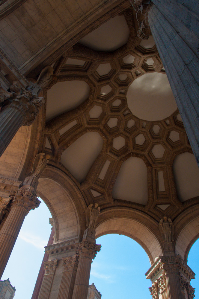 Architecture of the Palace of Fine Arts (under the rotunda)