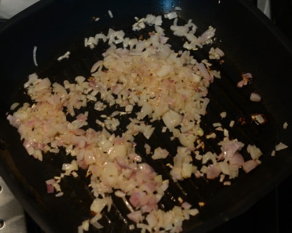 Banh Xeo - Frying Onions
