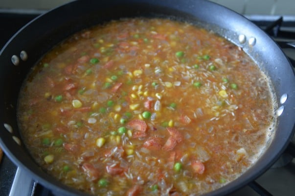 Cooking rice with vegetables, stock and spices