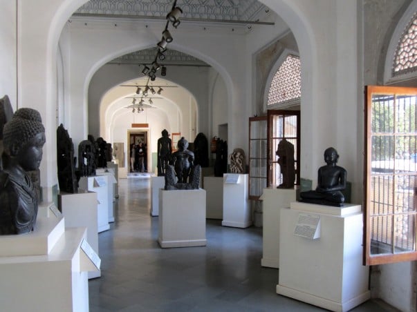 Art Gallery displaying Marble sculptures